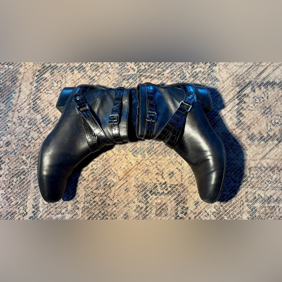 ⭐️Trotters Black MIKA Leather Ankle Boots⭐️ - Picture 4 of 13